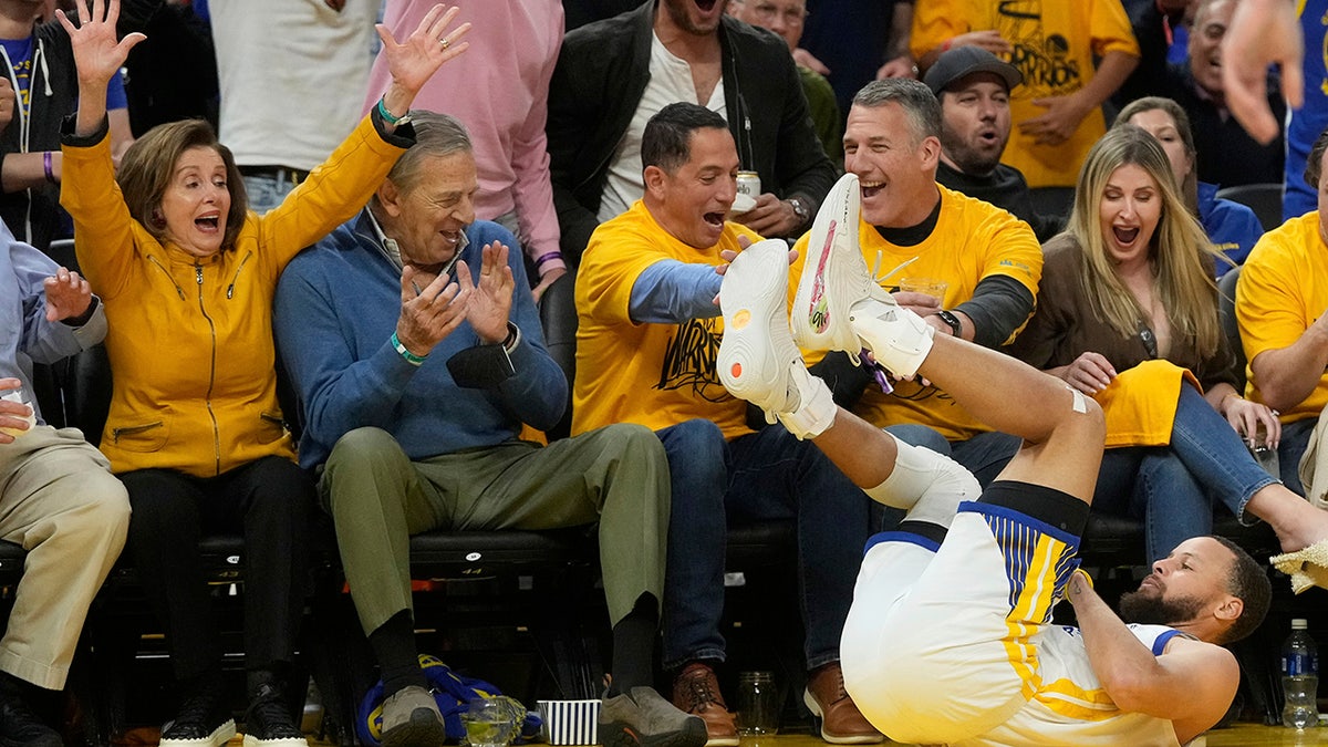 Pelosi cheers on Stephen Curry