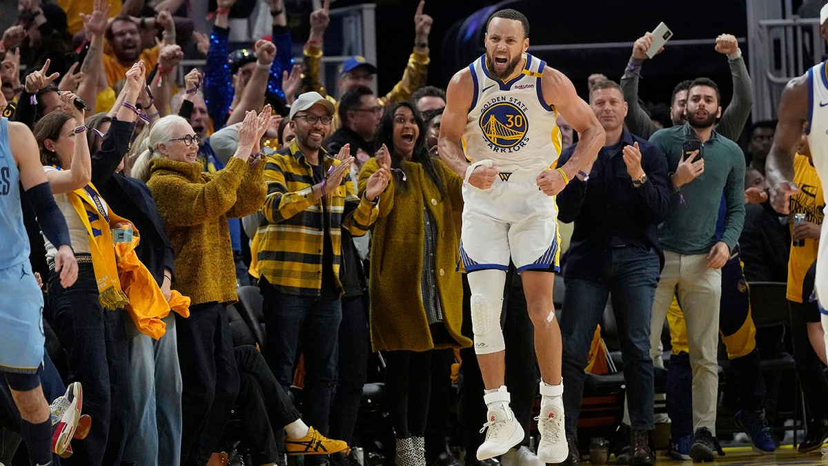 Stephen Curry celebrates
