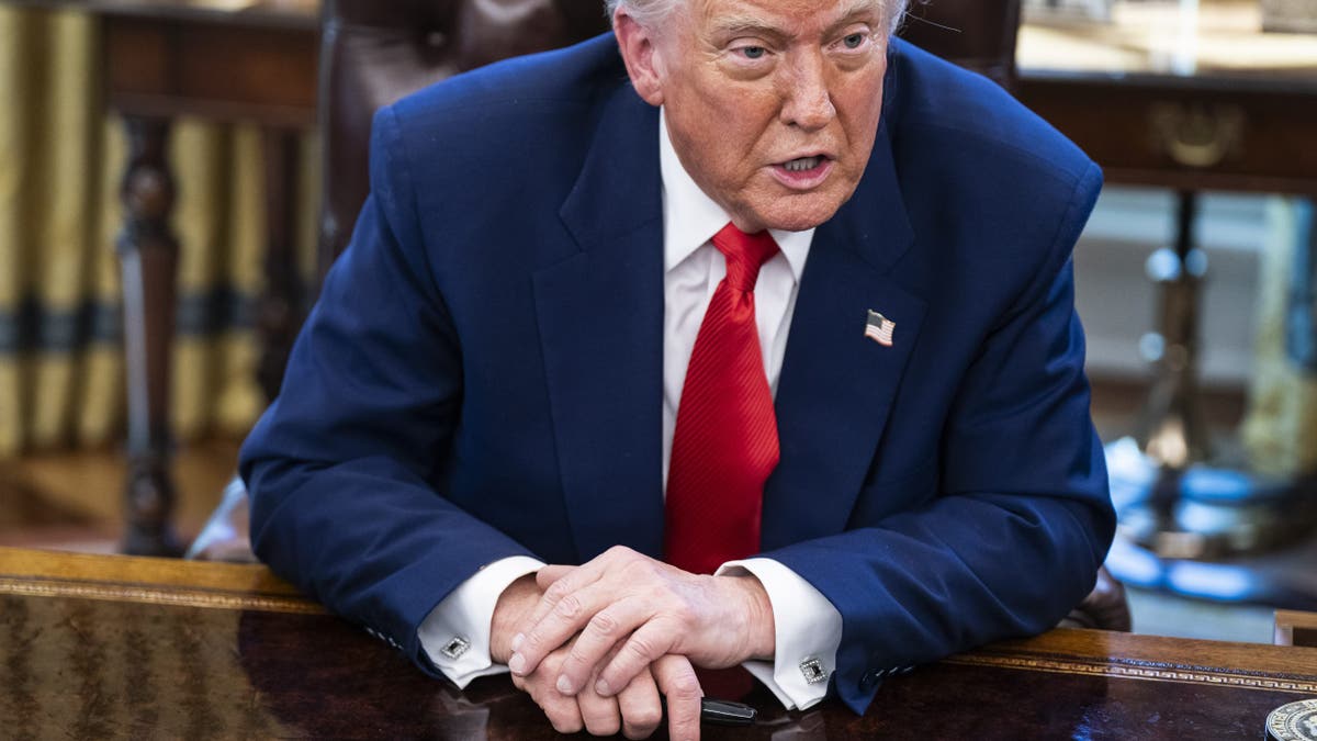 Trump in Oval Office