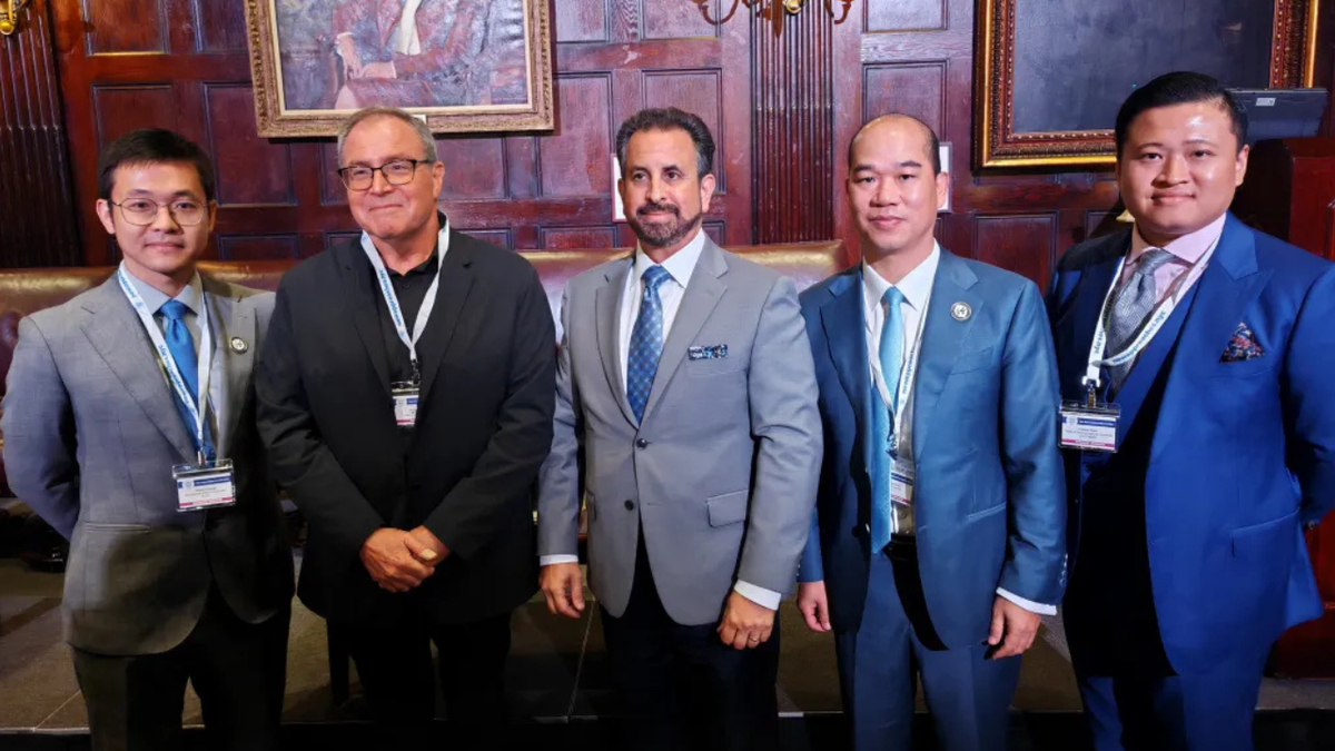 Tony Abboud (Center) poses with Ao Weinuo (Center Right), the Secretary-General of the ECCC, and others at the New Tobacco (E-cigarette) Forum in New York City in September 2024.