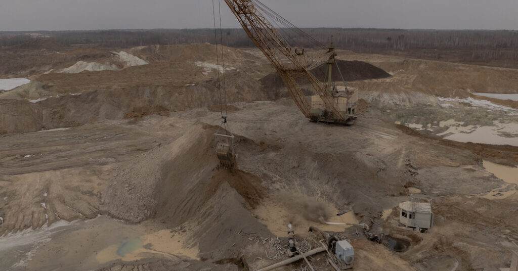 With Minerals Deal, Trump Ties Himself to Future of Ukraine