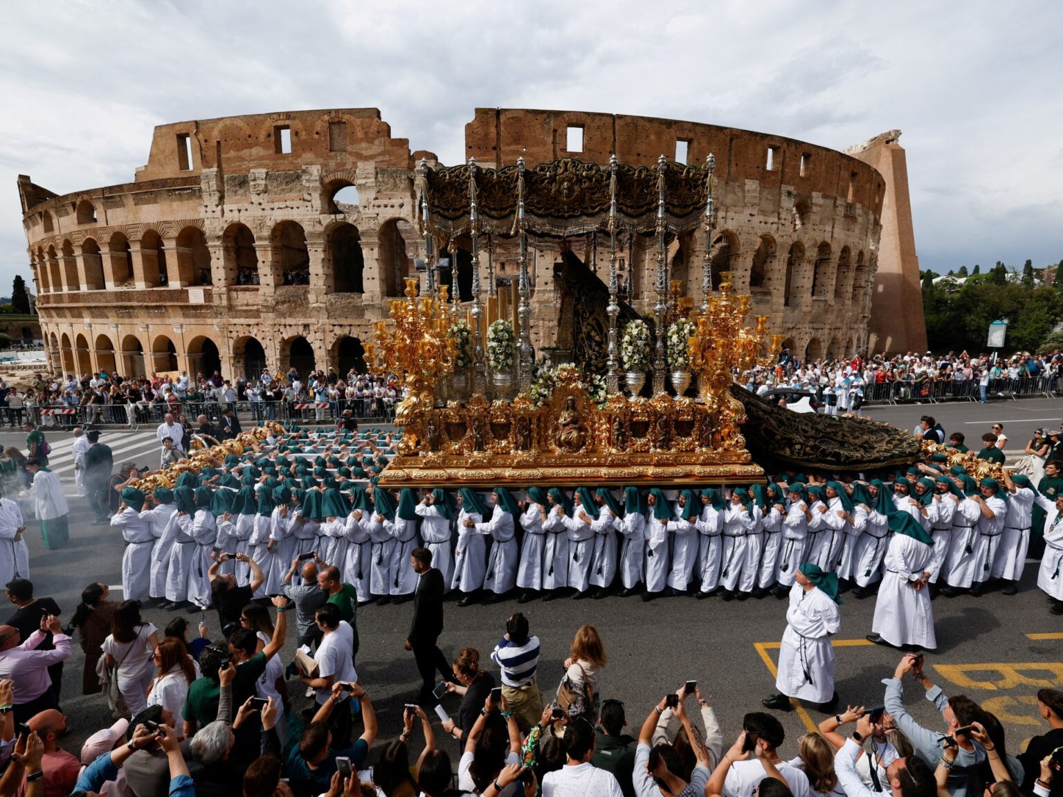 Week in Pictures: From deadly storms in US to forced displacement in Gaza