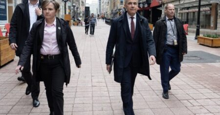 As Carney prepares to talk trade with Trump, experts call for a united front