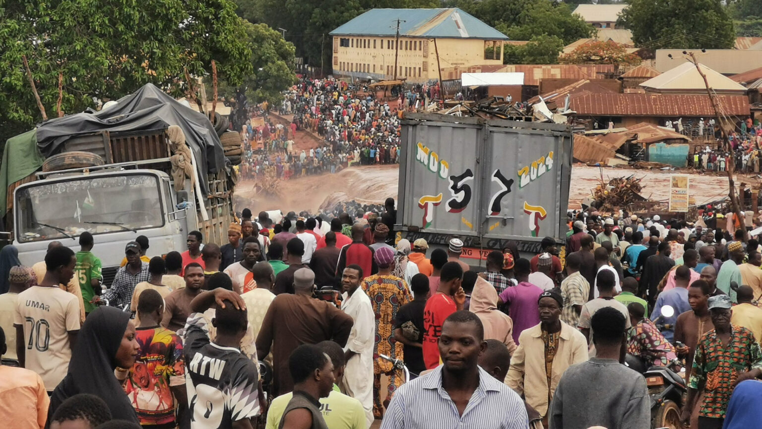 Flash flooding kills dozens in Nigeria