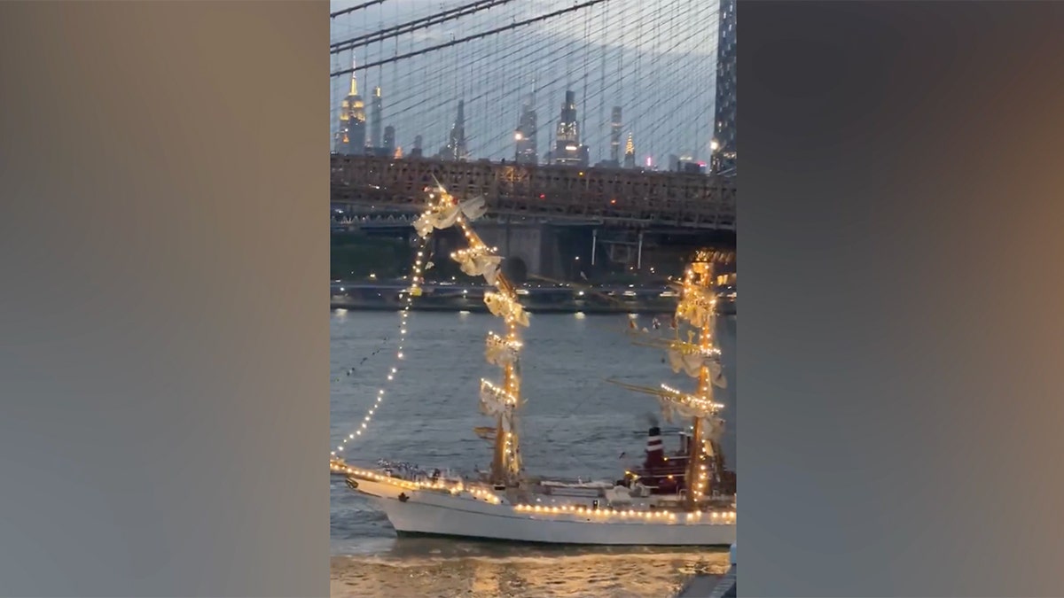Massive sailing vessel crashes into Brooklyn Bridge