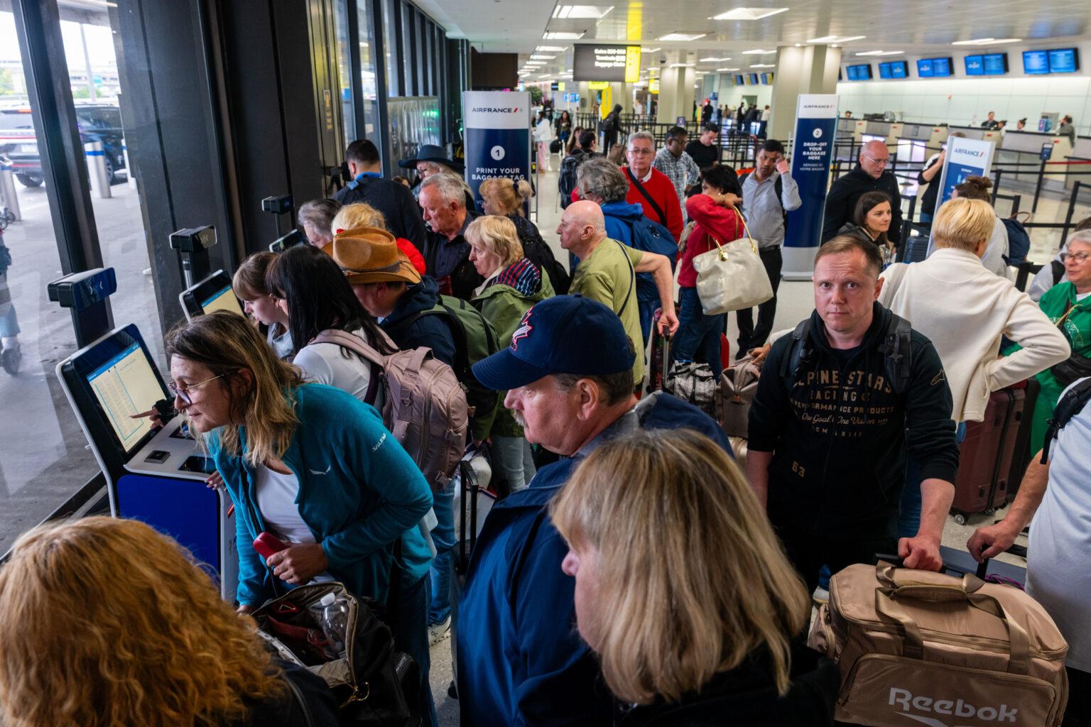 Retired Air Traffic Controller Reveals If He’d Fly Out of Newark Airport
