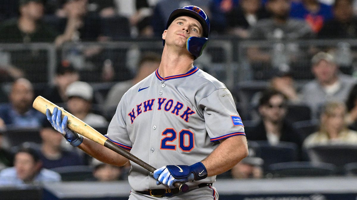 Pete Alonso strikes out