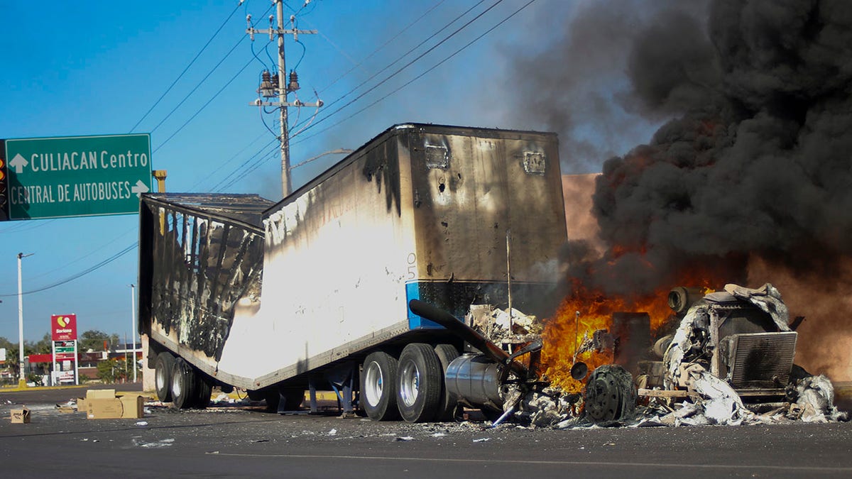 A truck blows up in Sinaloa, Mexico