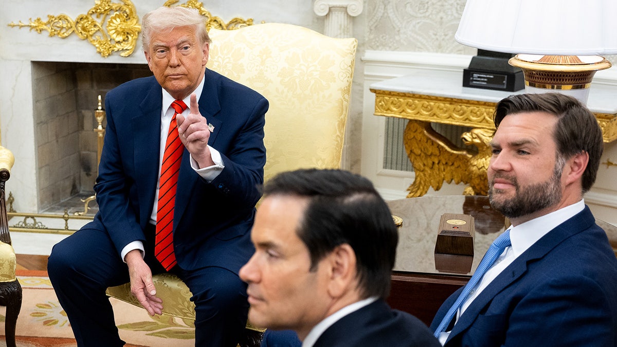 Trump, Vance and Rubio in the Oval