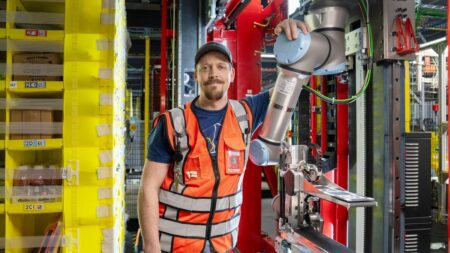 Amazon Unveils AI-Using Warehouse Robot With Human-Like Sense of Touch