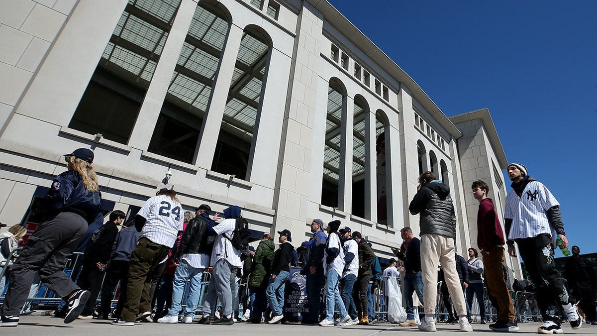 Outside view of Yankee Stadium