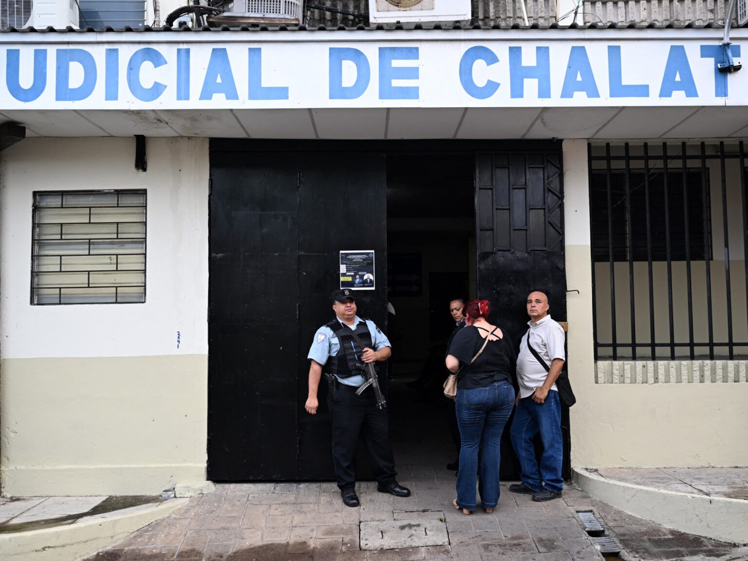 El Salvador convicts army officers for 1982 killing of 4 Dutch journalists