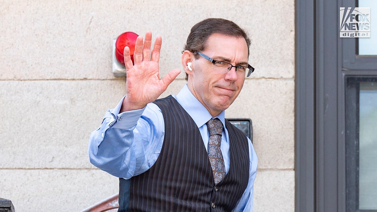 Lawyer Hank Brennan enters courthouse.