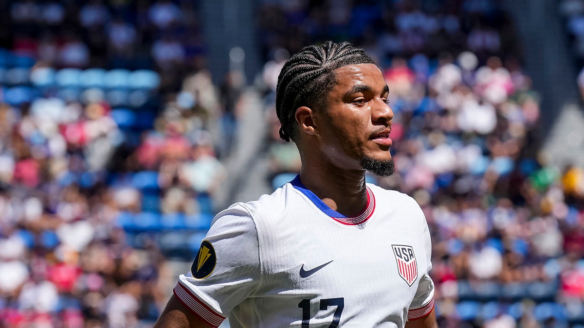 Malik Tillman scores goal