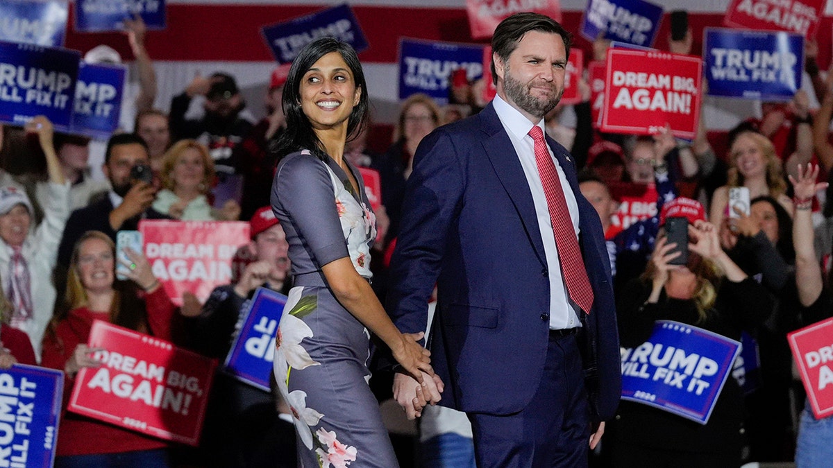 Vance in New Hampshire rally with wife Usha