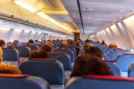 Mom tries sneaky airline seat hack, plus Gen Z's payment habit 'annoys' bartenders