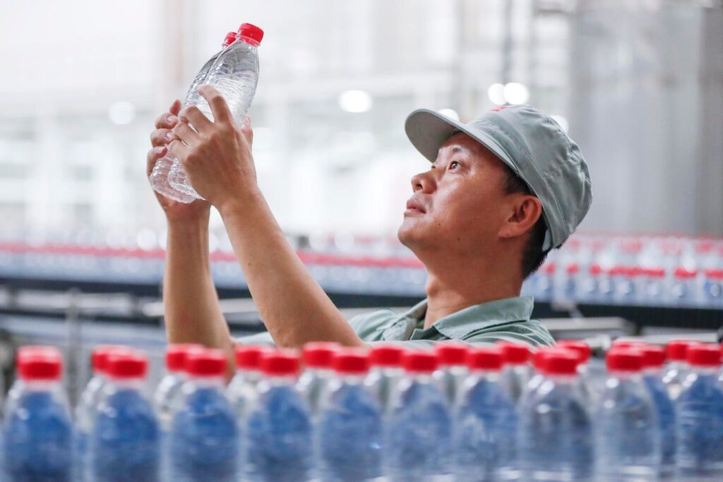 Nongfu Spring’s Zhong Becomes China’s Richest Again On Boosted Outlook