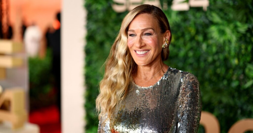 Sarah Jessica Parker Uses This $13 Facial Tool to Revive Her Skin After Long Days on Set