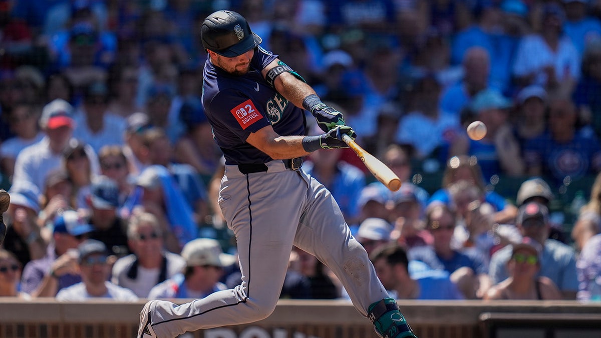 Cal Raleigh hits home run