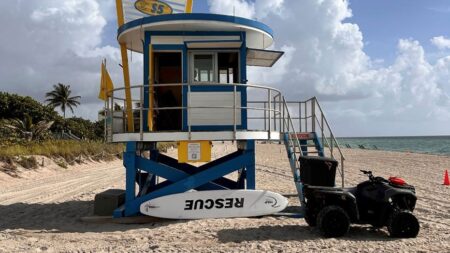 Shark bite in South Florida sends man to hospital