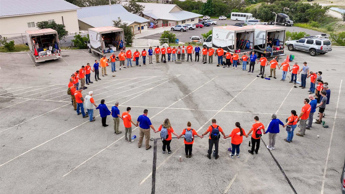 Samaritan's Purse volunteers praying