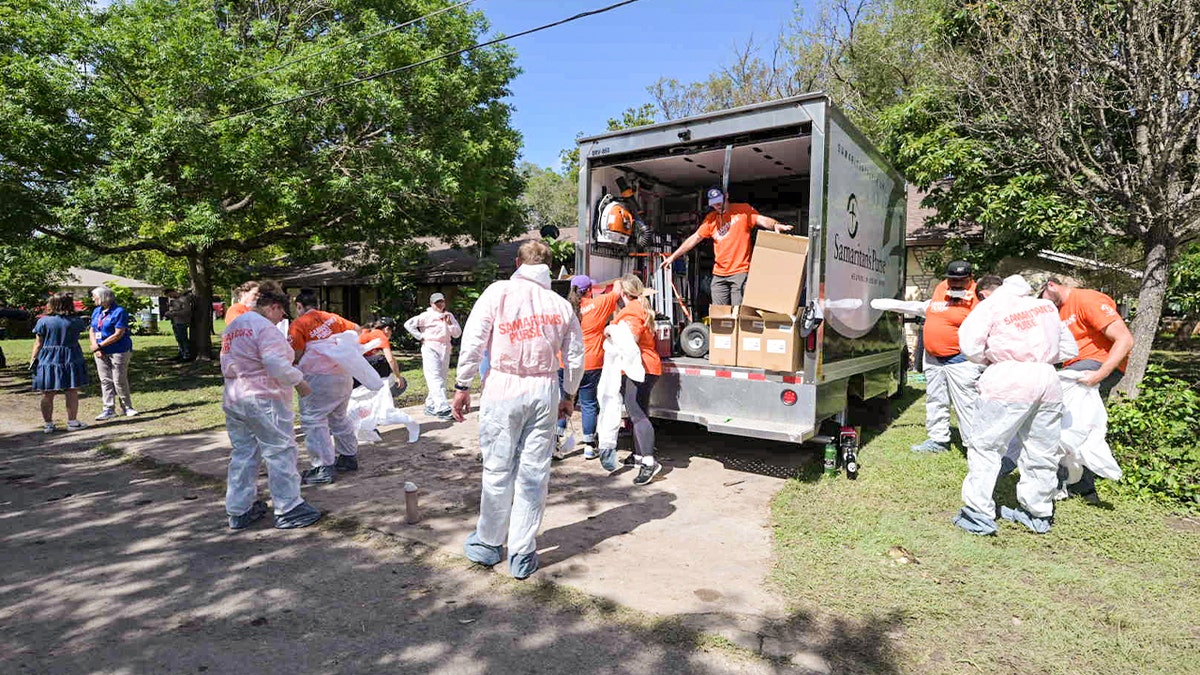 Samaritan's Purse volunteers