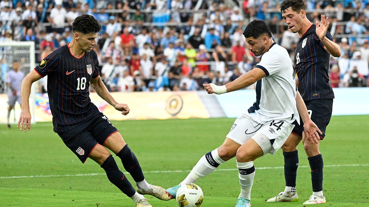 USMNT and Guatemala players battle for ball