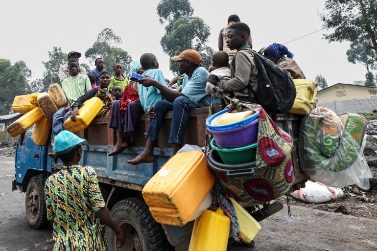 Goma residents race to bury 2,000 bodies from conflict