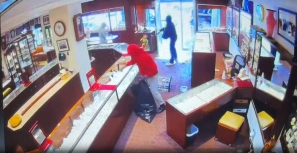 Seattle police chief was reportedly having lunch as $2M jewelry store robbery happened just yards away
