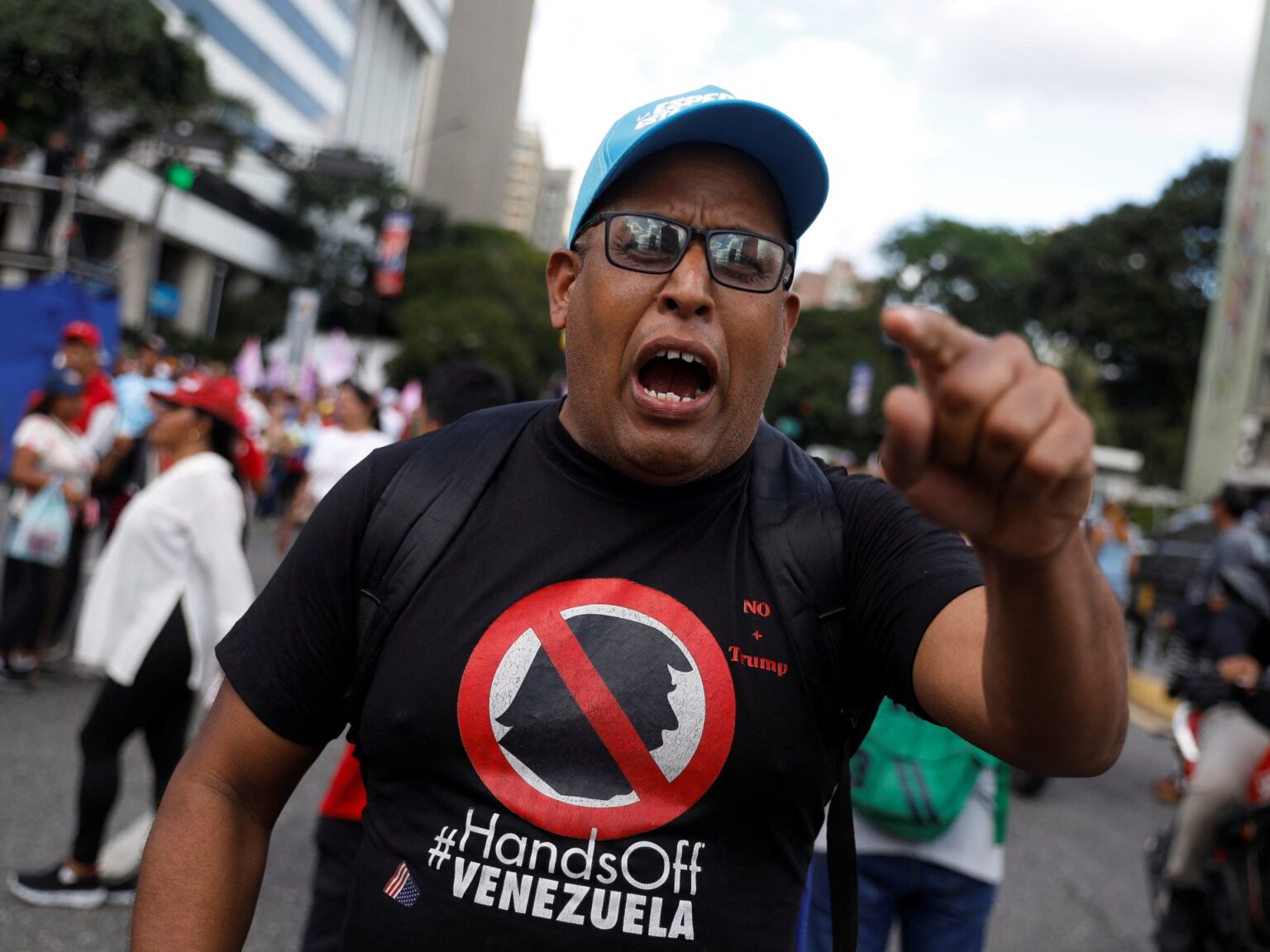 US warships may reach Venezuela coast by weekend in drug cartel operation