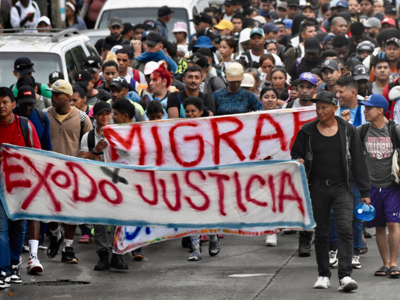 A migrant march in Mexico continues despite scrutiny of organiser’s arrest