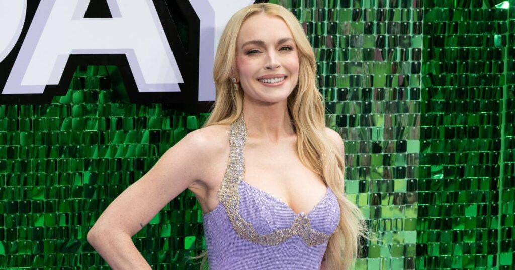 This $70 Shoulder Bag Looks Nearly Identical to Lindsay Lohan’s $6,500 Bottega One