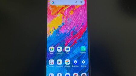 I Tested a $250 Budget Phone and It Didn’t Make Me Look Like a Cheapskate
