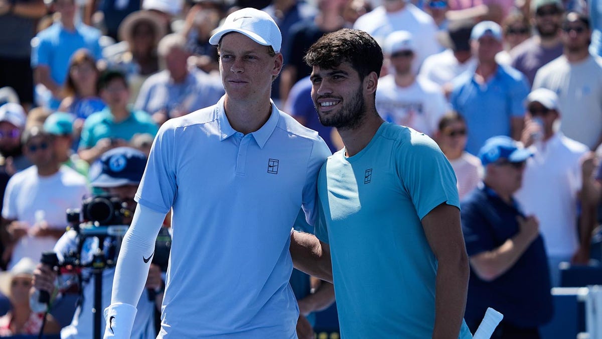 Jannik Sinner and Carlos Alcaraz take picture