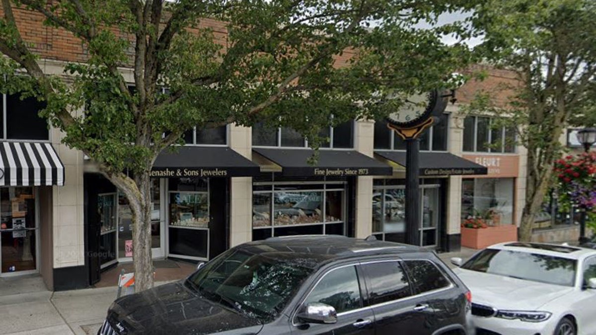 Menashe Sons & Jewelers building