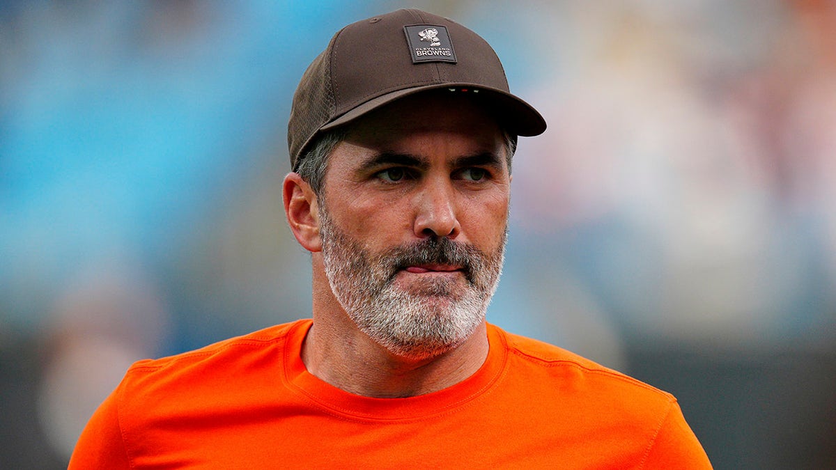 Kevin Stefanski coaches the Browns