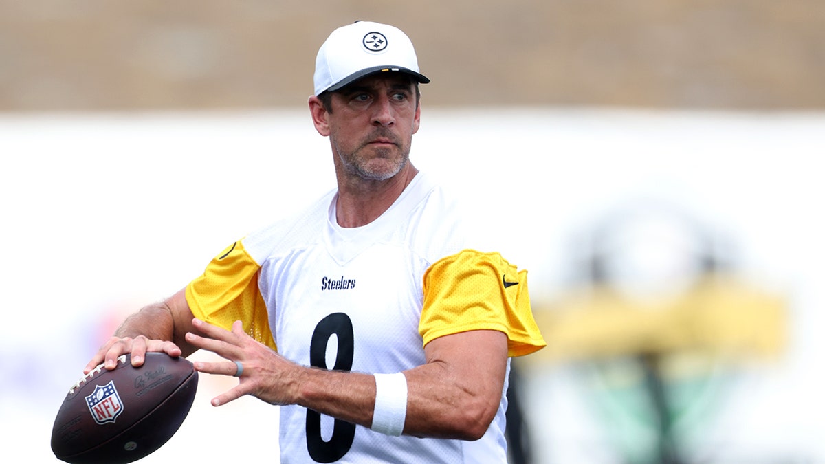 Steelers' Aaron Rodgers in drills