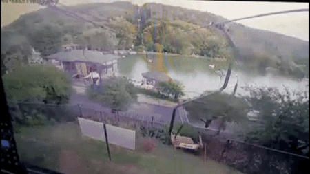 Video captures horrific moment chairlift snaps at Russian resort, sends terrified tourists plummeting
