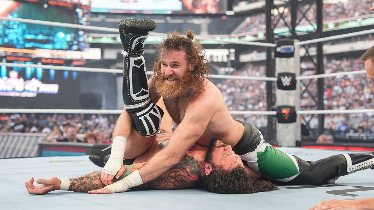 Sami Zayn pins Karrion Kross