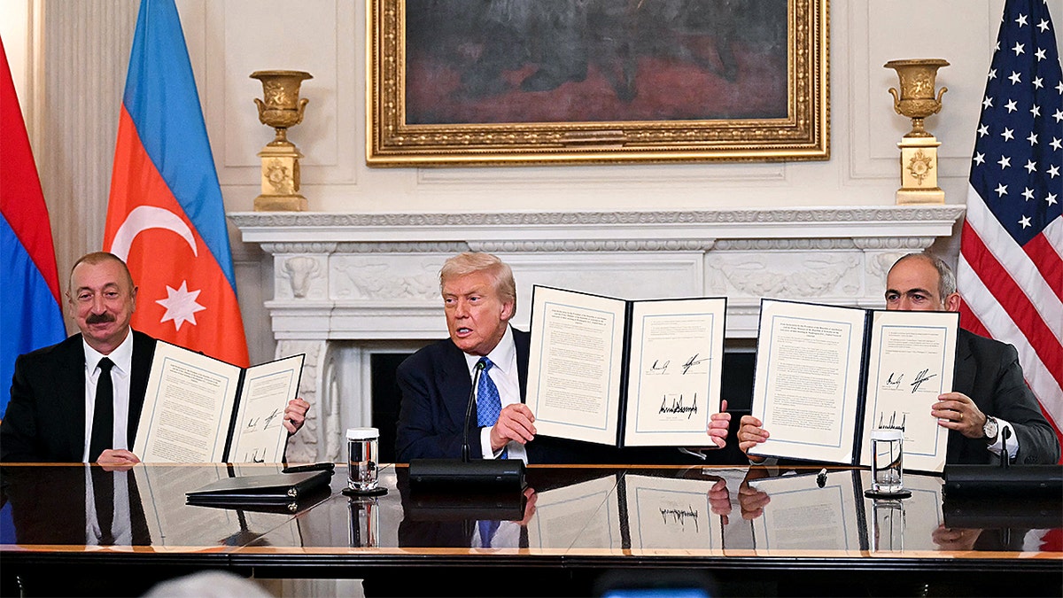 South Caucuses leaders sign peace agreement at White House