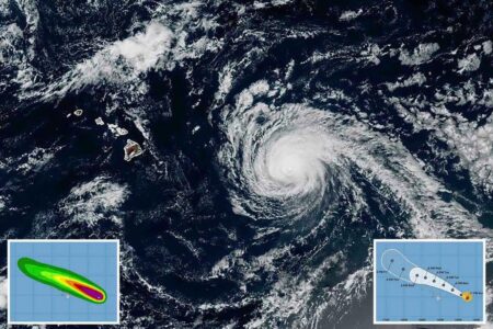Hurricane Kiko rolls closer to Hawaii as residents brace for life-threatening rip currents