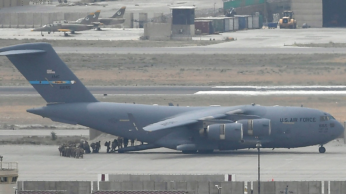 US soldiers boarding plane in Afghanistan in 2021