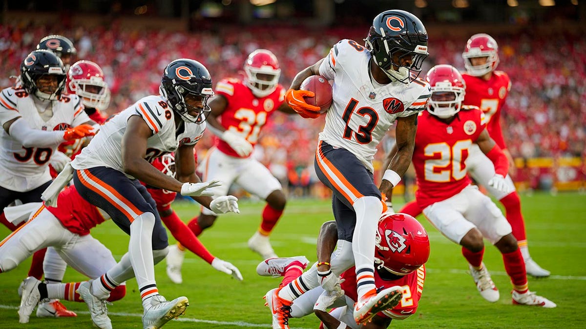 Chicago Bears return a kick