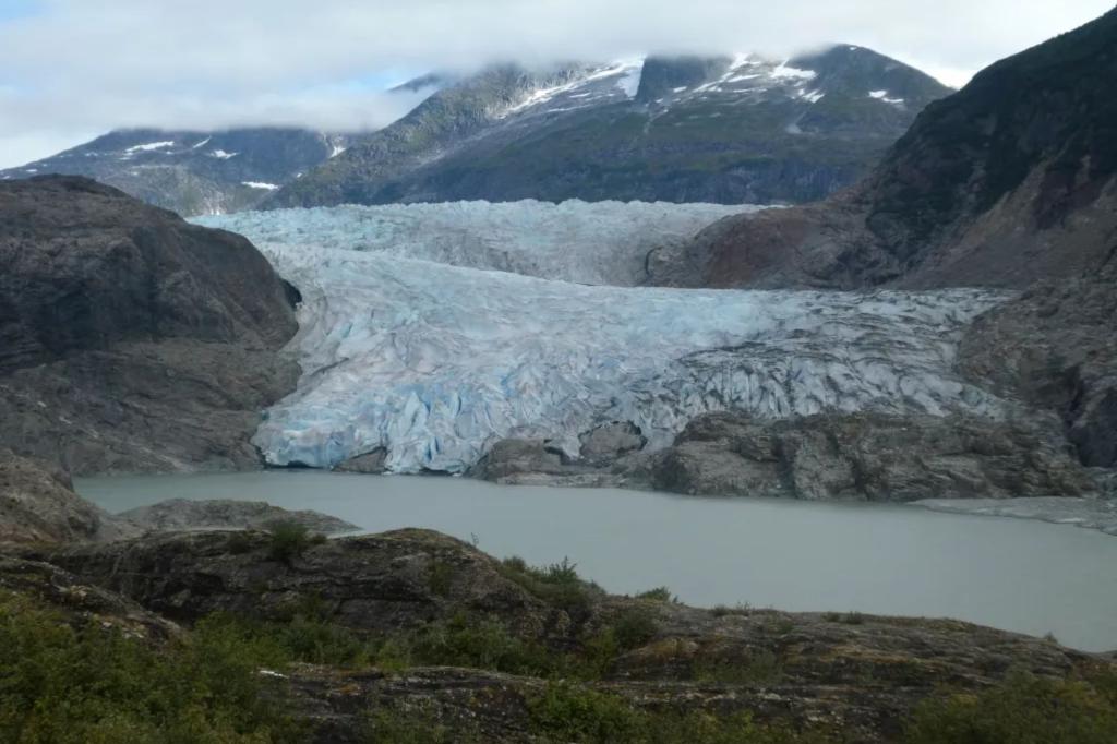 Arizona hiker dies after falling near Alaskan glacier