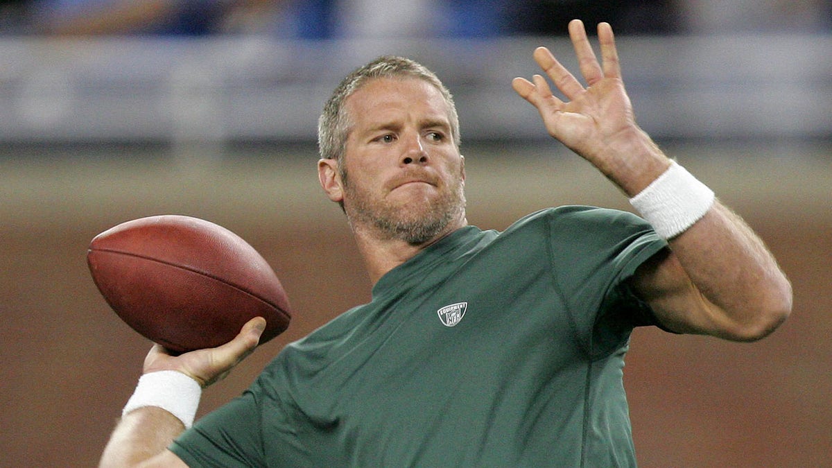 Brett Favre warms up