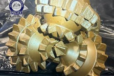 An international organised crime operation has seen five arrested and 36kg of cocaine seized in Chile after an attempt to smuggle a shipment of cocaine hidden within mining equipment into Australia.