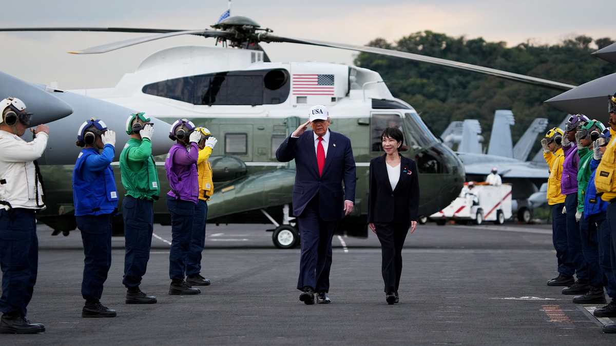 Trump walks from helicopter