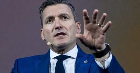 Age restrictions for AI chatbots may be in new privacy bill, minister says
