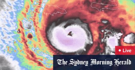 Government forces telcos to make network outages public in real time after Optus outage; Calls to First Nations crisis helpline surge, Lifeline says
