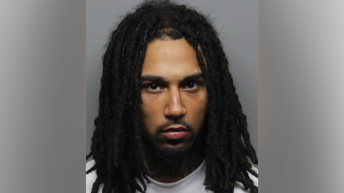 Mugshot of 20-year-old Isaiah Jamon Andrews of Kent, Washington